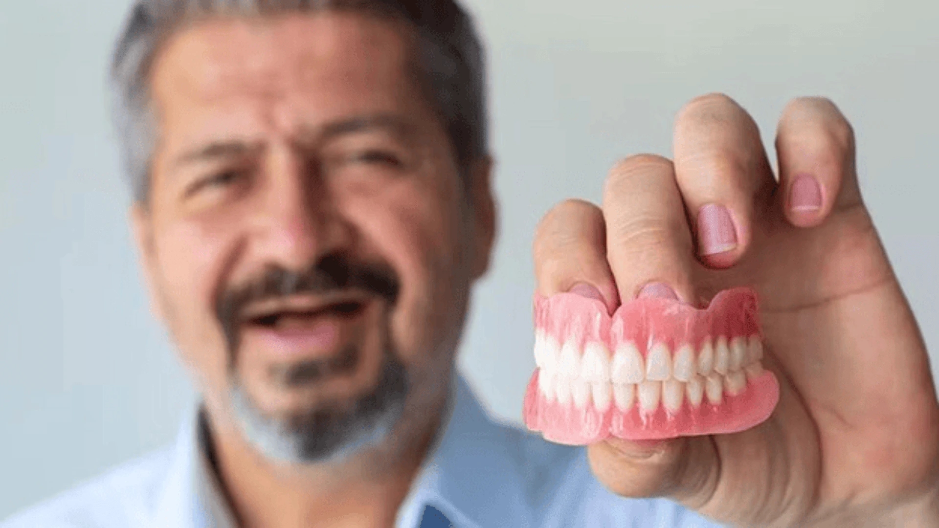 برای جا افتادن دندان مصنوعی چه کنیم: نکاتی عملی برای جا افتادن بهتر