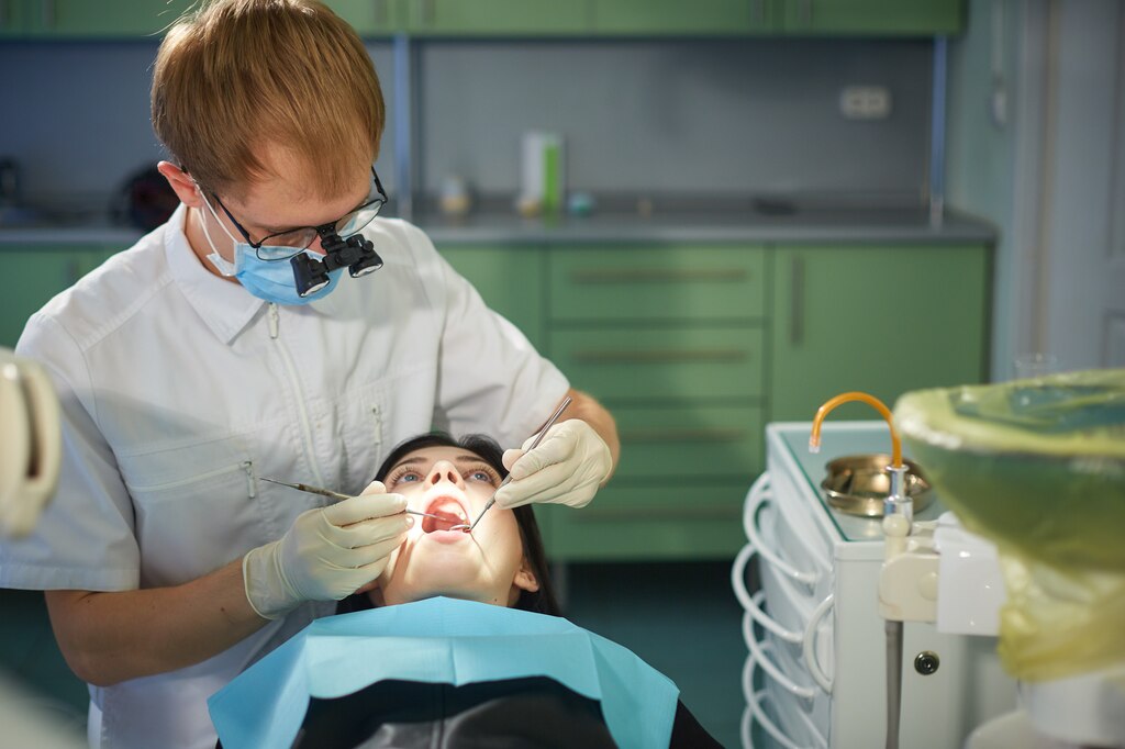 معیارهای انتخاب بهترین دندانپزشک در شمال تهران (بدون پیچیدگی)